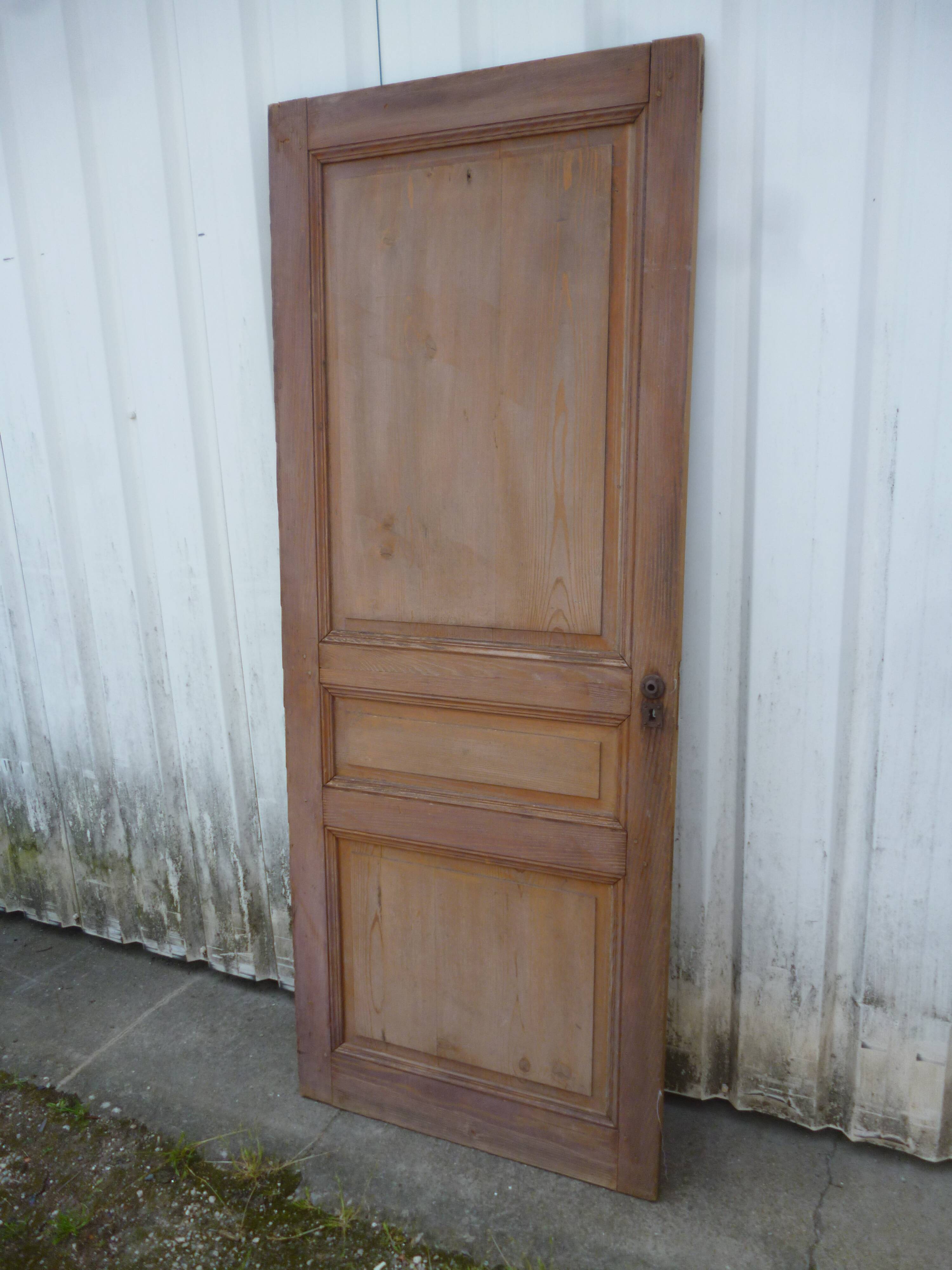 Wooden door old patina
