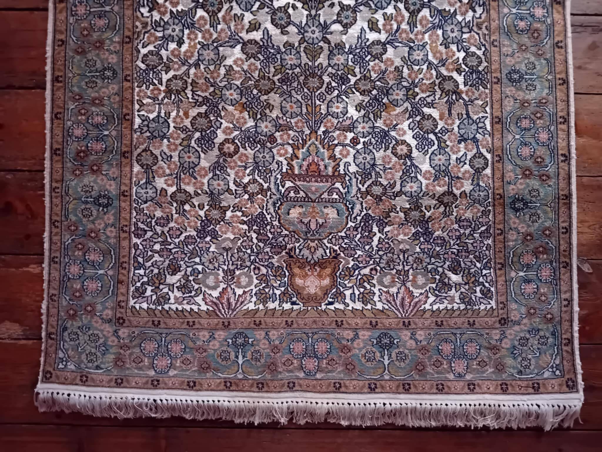 Handmade cashmere wool and silk rug 183x123cm