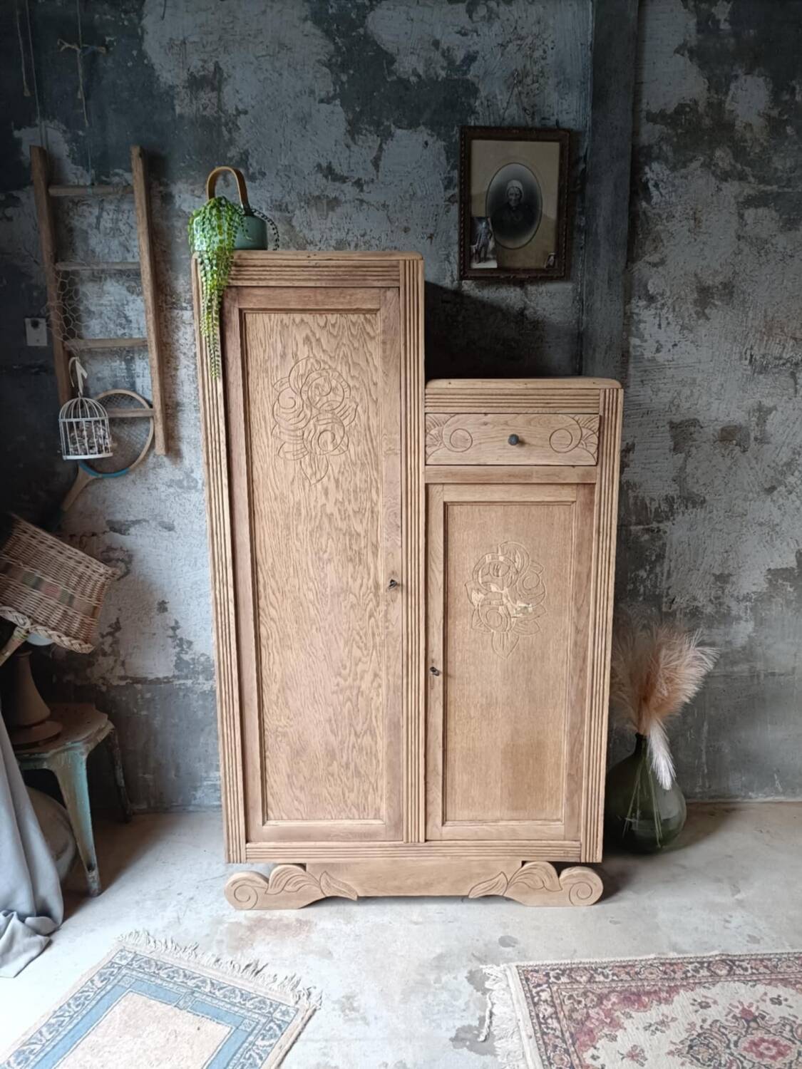 Asymmetrical wardrobe