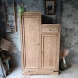 Asymmetrical wardrobe