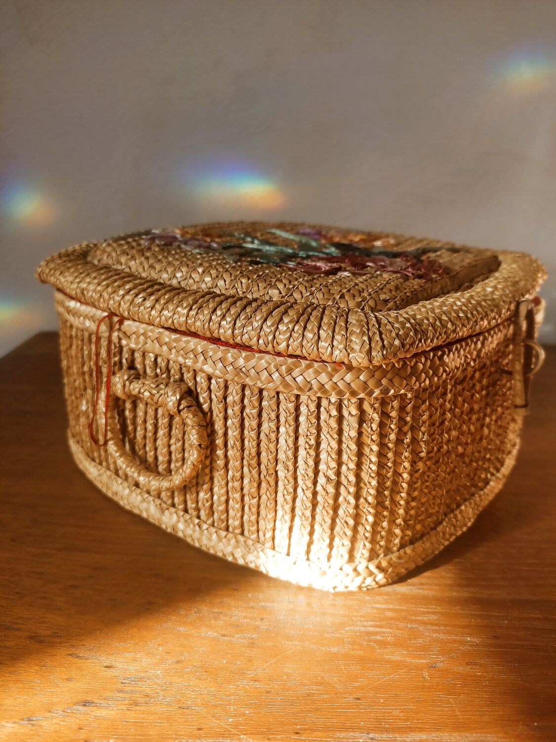 Boite à bijoux en paille tressée