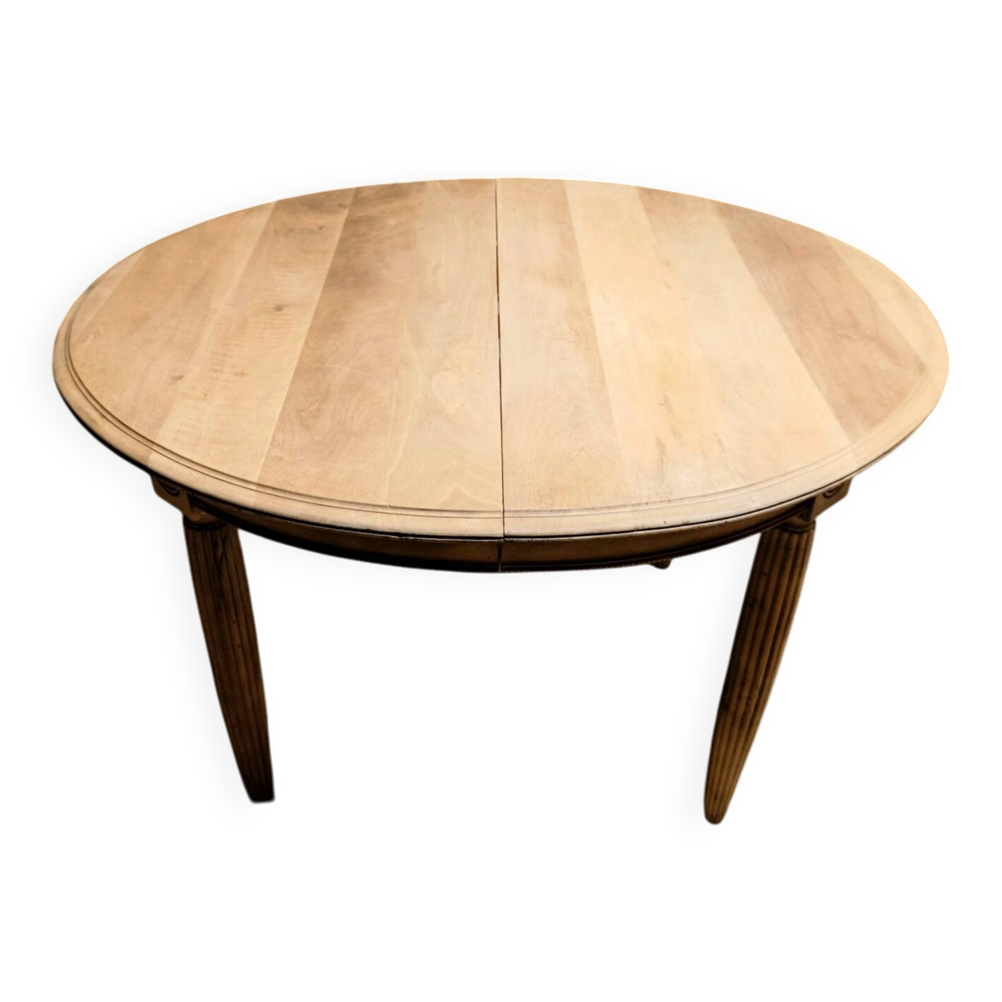 Table ovale à rallonges style Louis XVI – Noyer massif rénové