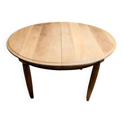 Table ovale à rallonges style Louis XVI – Noyer massif rénové
