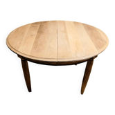 Table ovale à rallonges style Louis XVI – Noyer massif rénové
