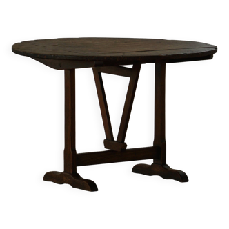 Round table with a tilting top from a 19th-century provincial French winemaker in oak.