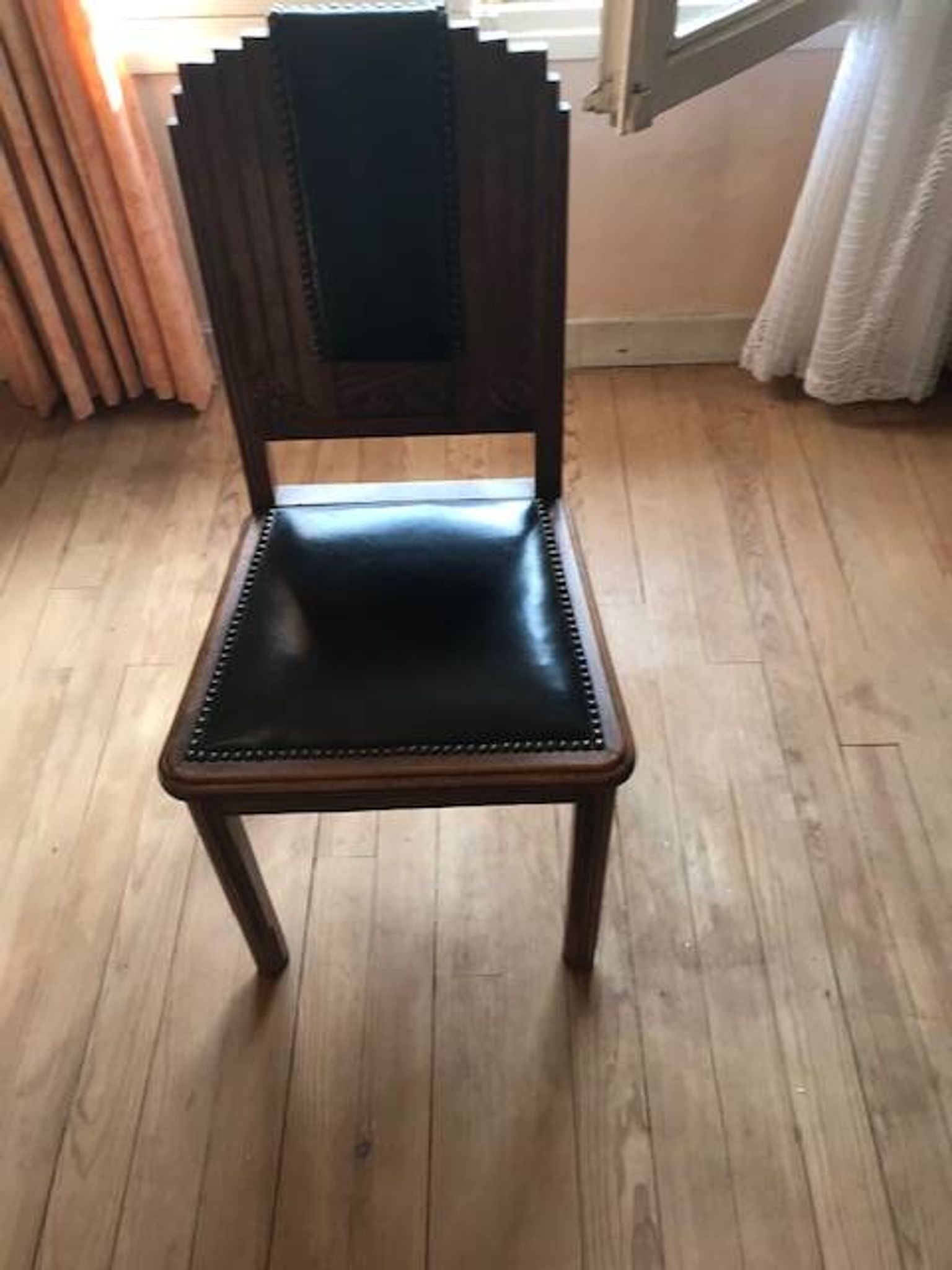 Lot de 5 chaises Art deco + une avec pied cassé