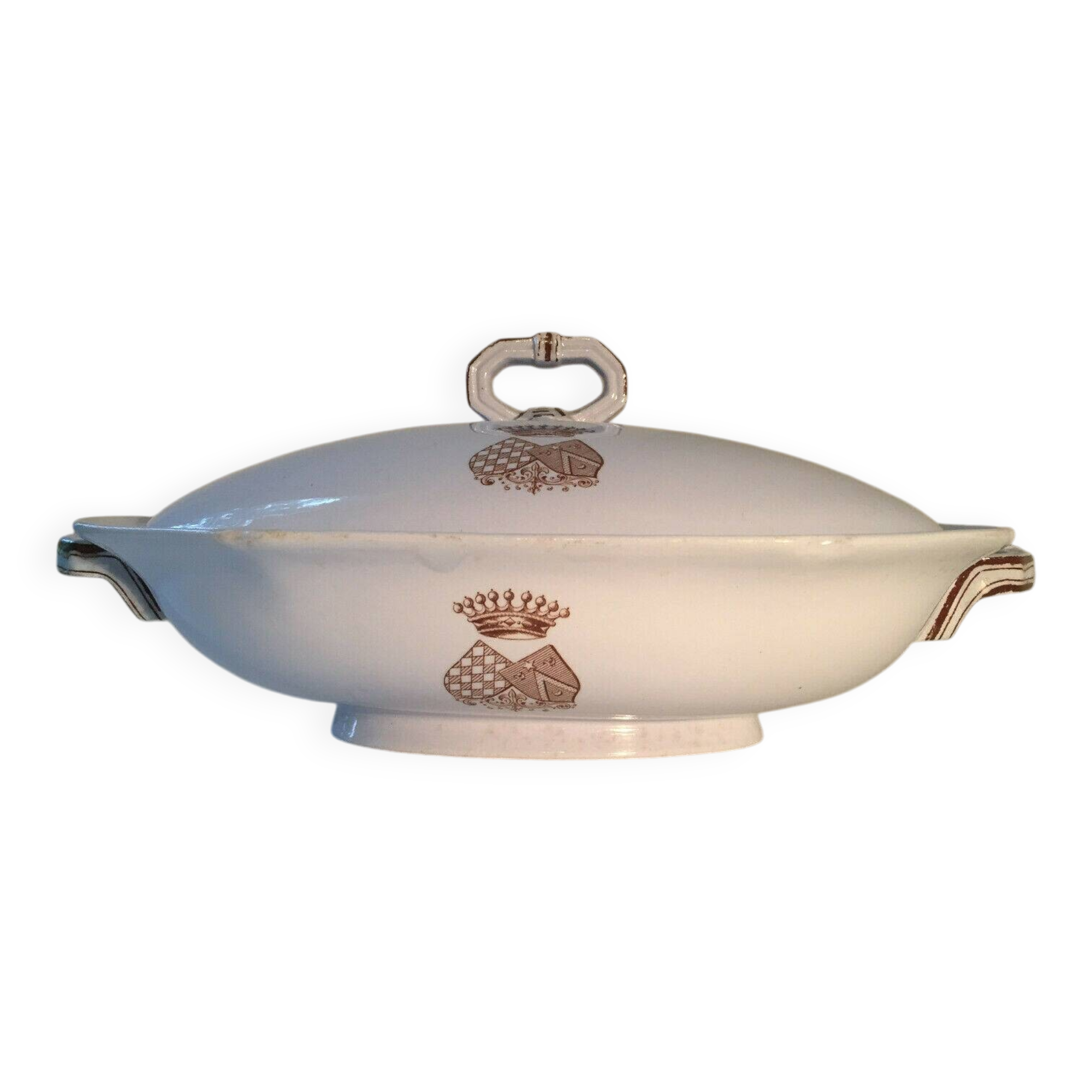 Tureen coat of arms Count Brown Westhead Moore & Co XIX