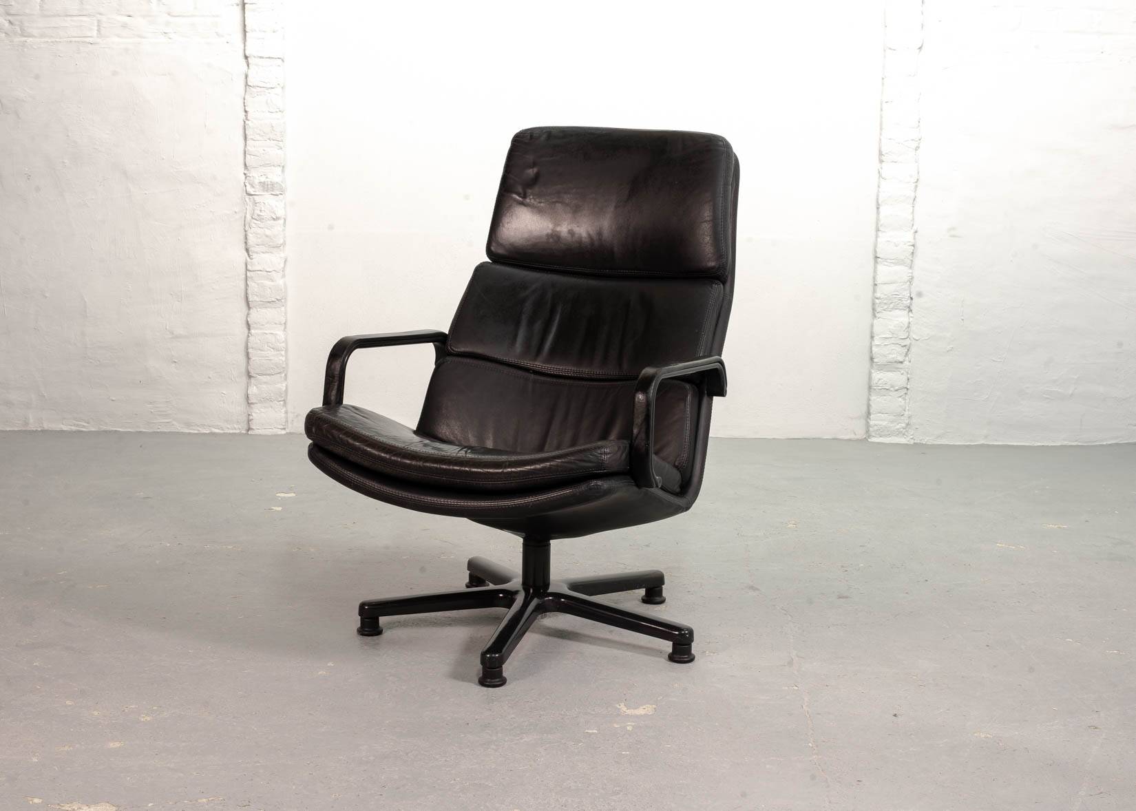 Artifort Dutch Design Black Leather Swivel Lounge Chair, F-Serie, 1960s