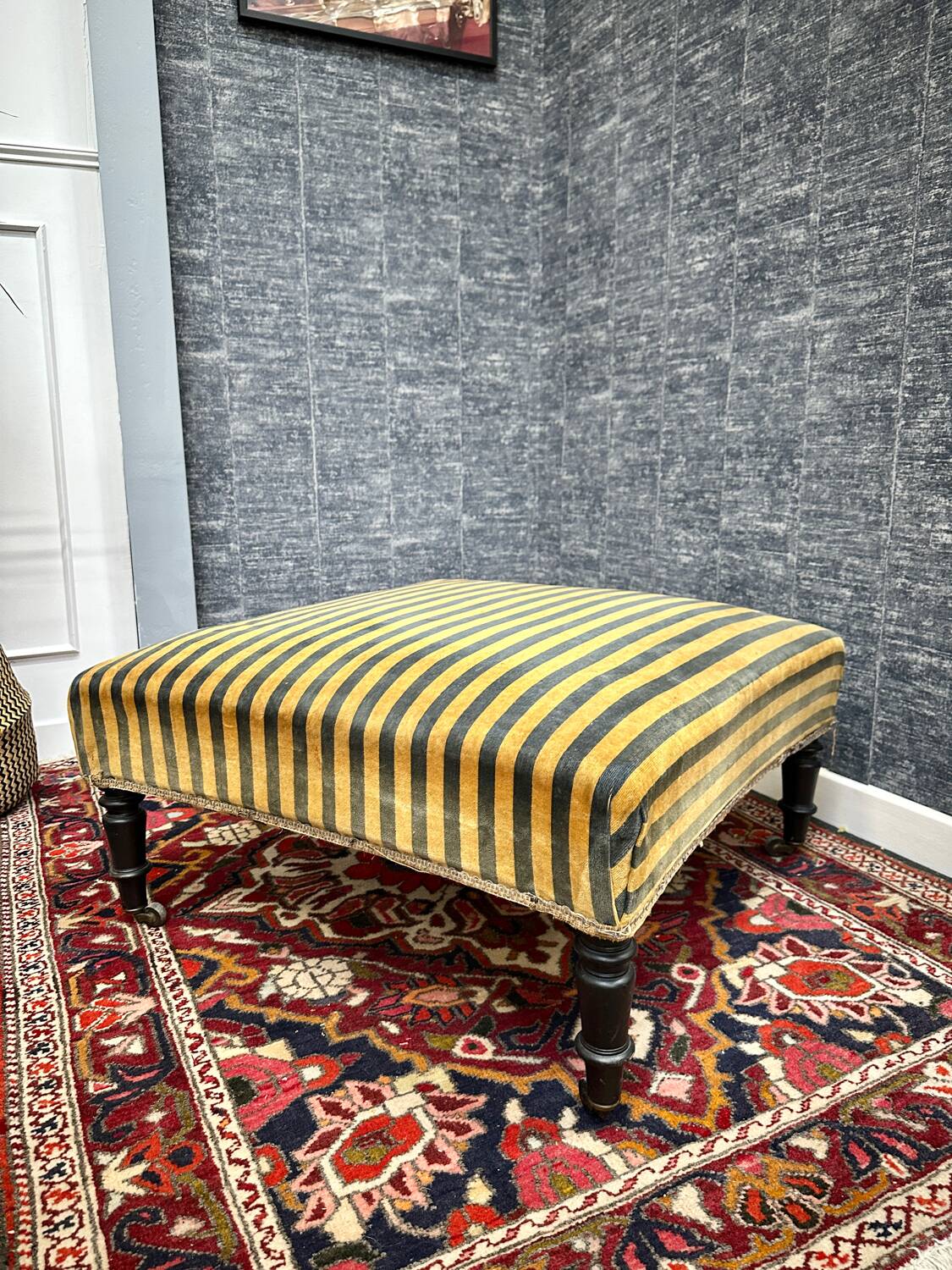 For / vintage living room square