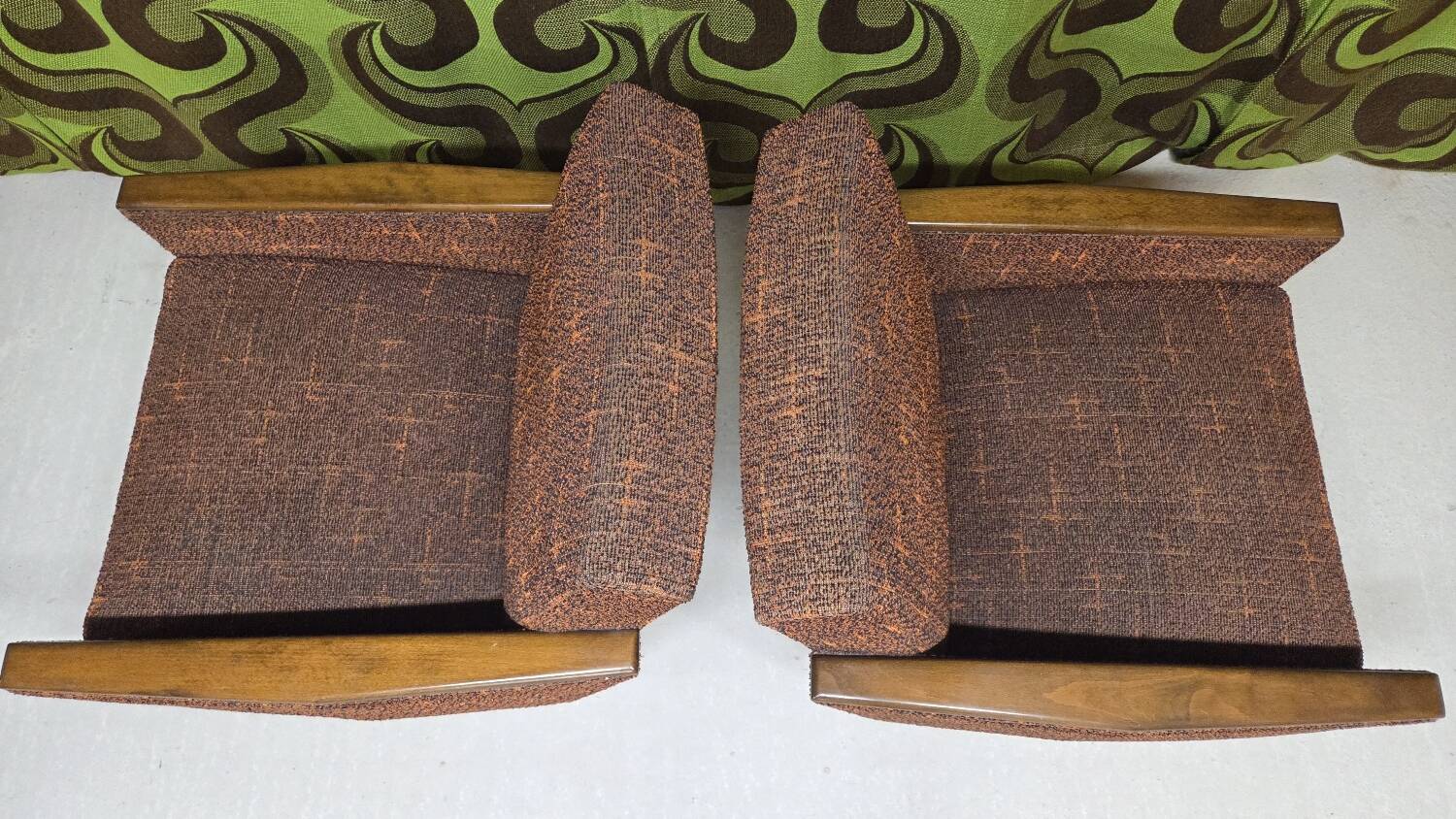 Paire de fauteuils club vintage 1970"