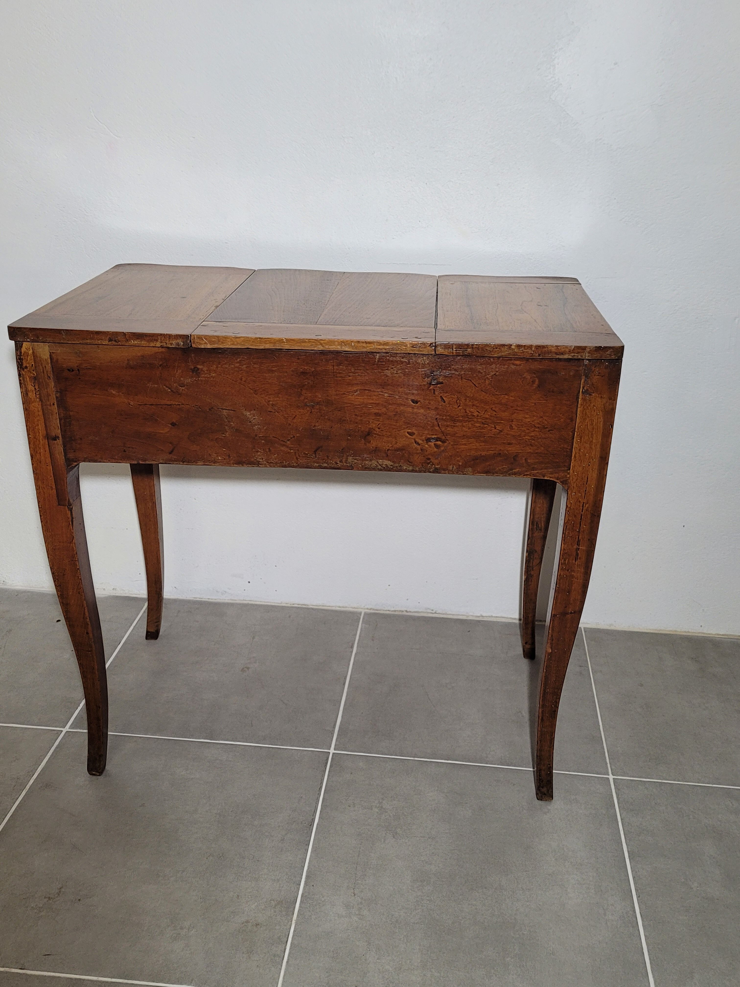 Dressing table