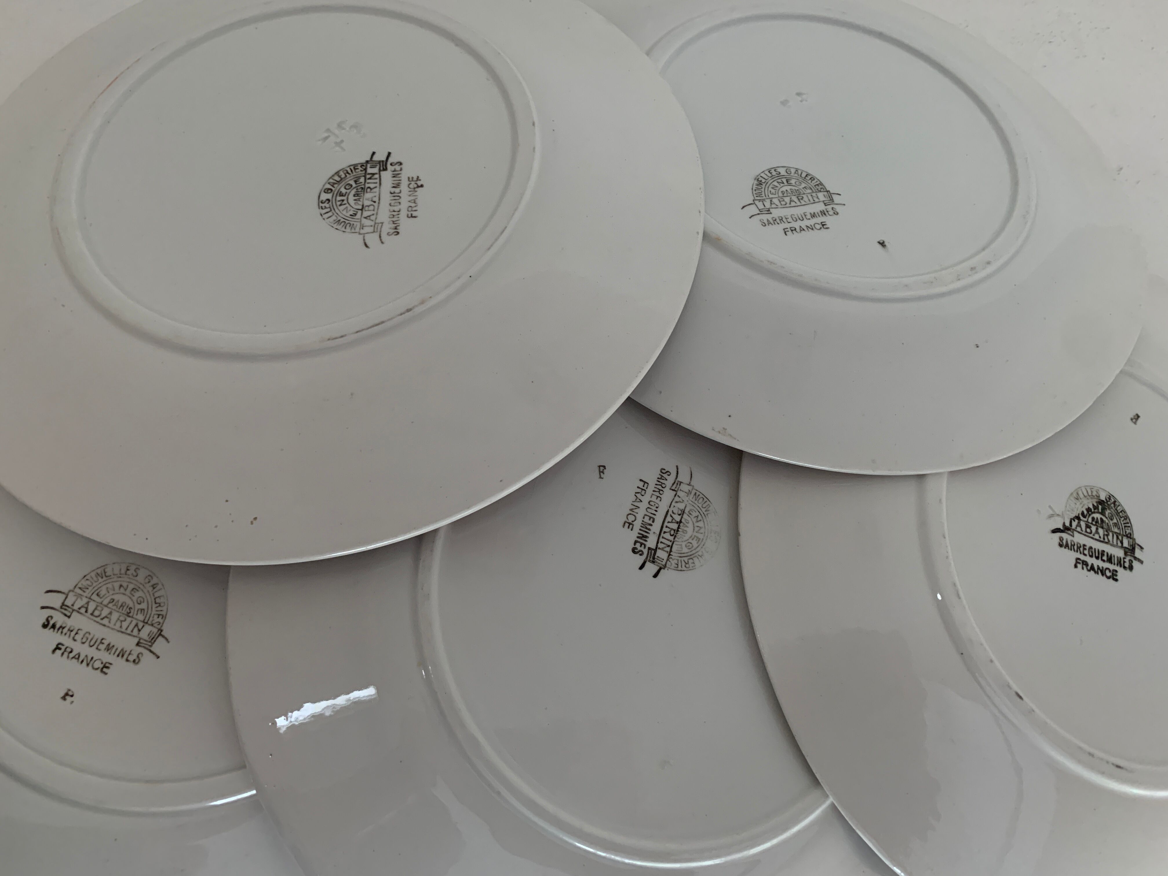 5 flat plates Sarreguemines, Tabarin model