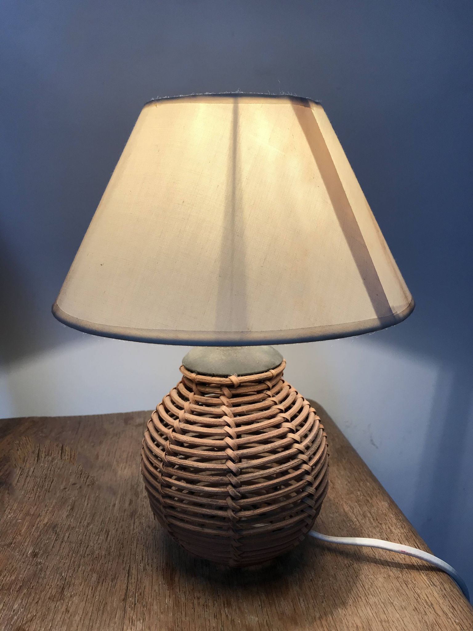 Paire de pieds de lampes vintage en rotin