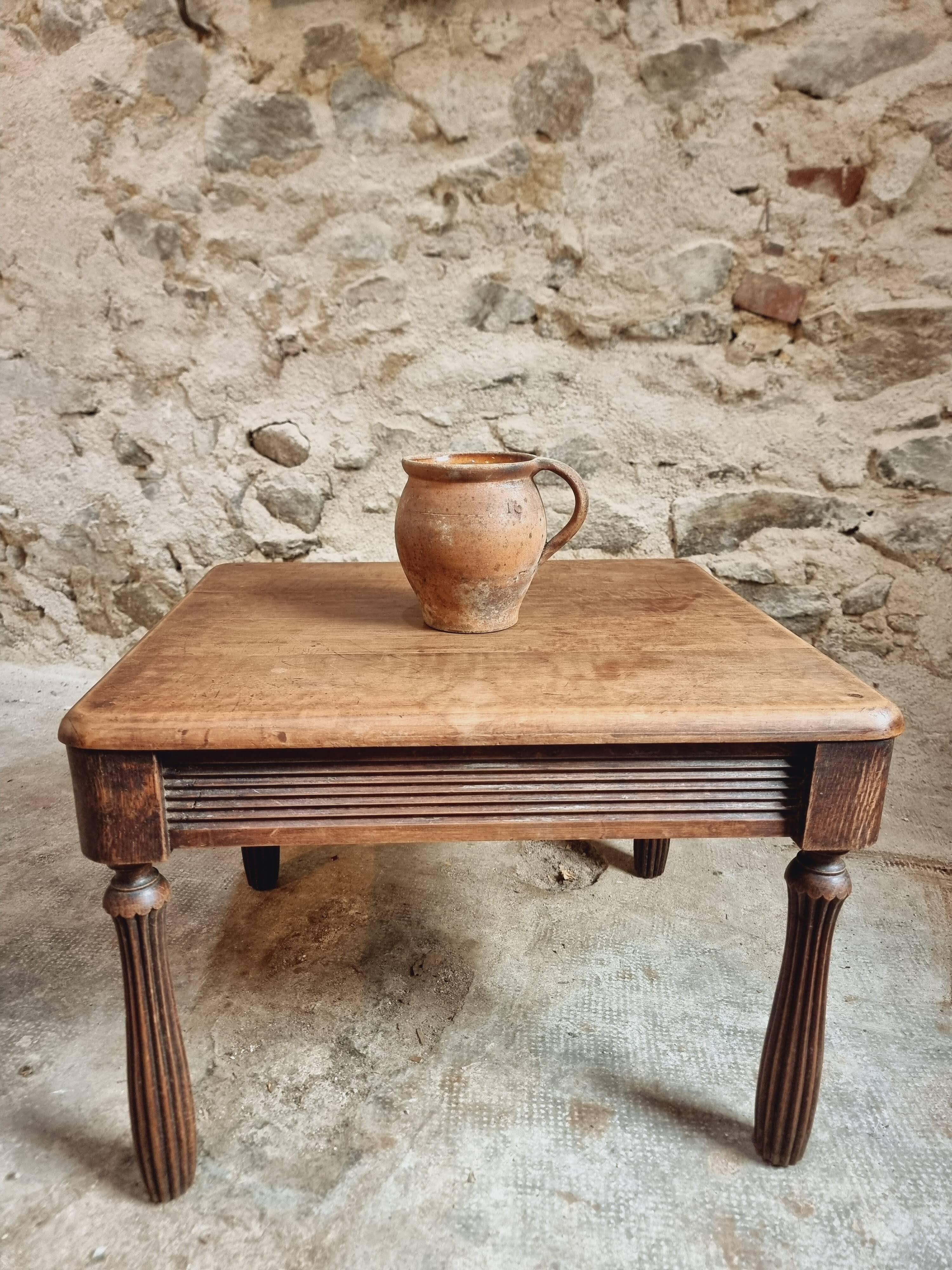 Table basse ancienne en noyer et chêne – France, vers 1900
