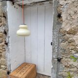 Space age suspension in opaline