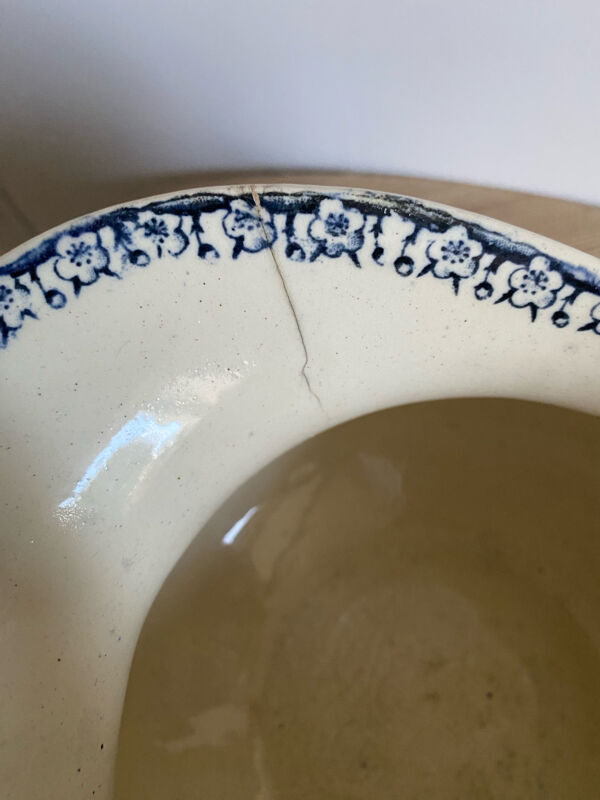 Ancien broc de toilette - porcelaine de Gien