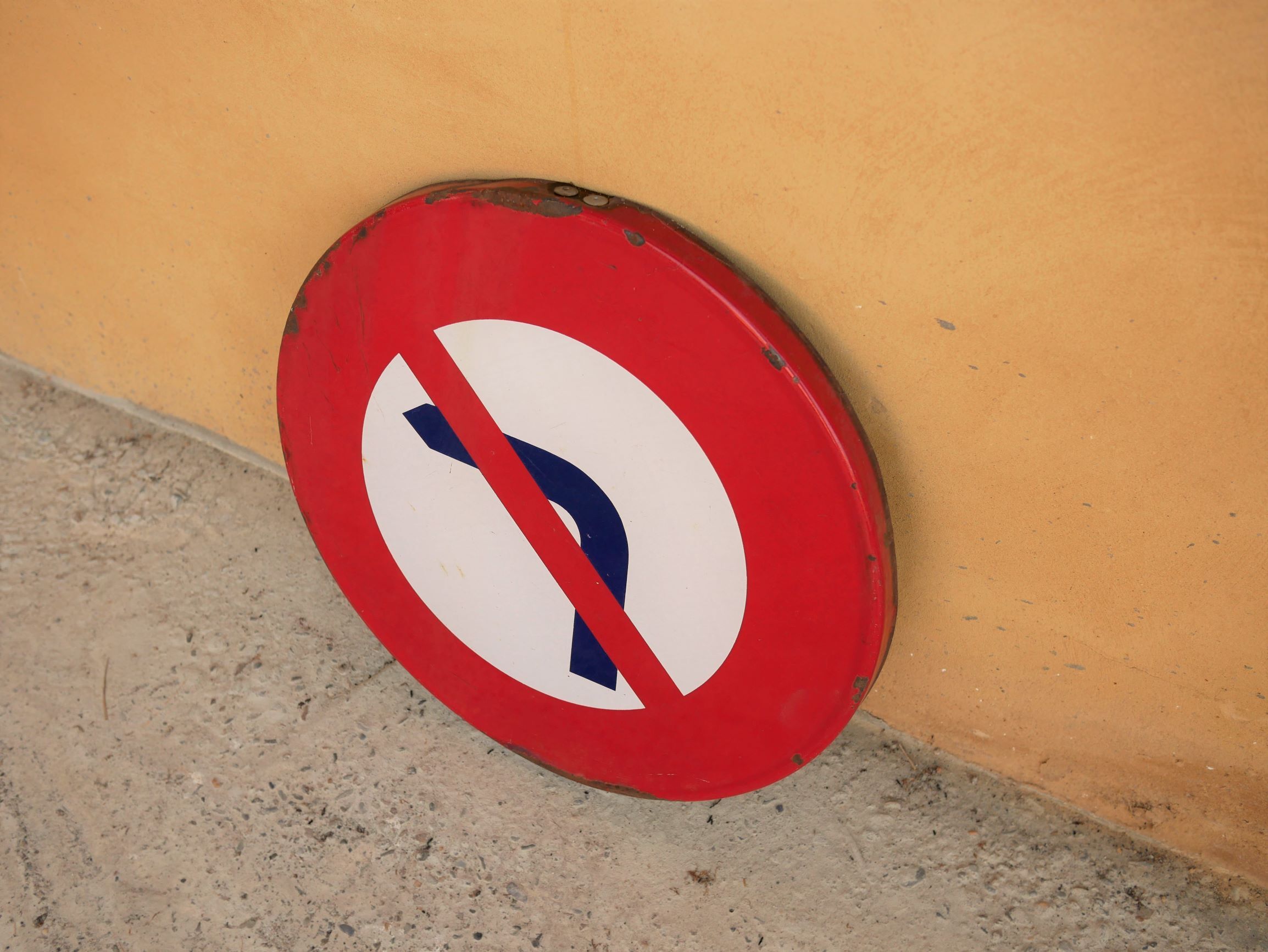 Enamelled plate Vintage panel "no turning left"