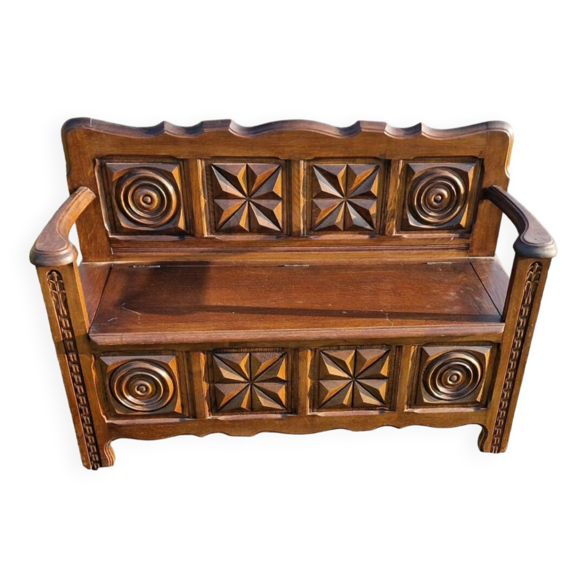 Small breton trunk bench with armrests
