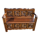 Small breton trunk bench with armrests