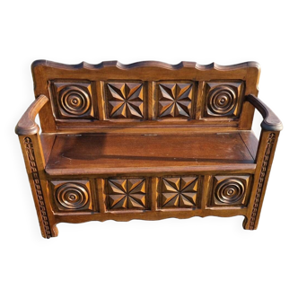 Small breton trunk bench with armrests