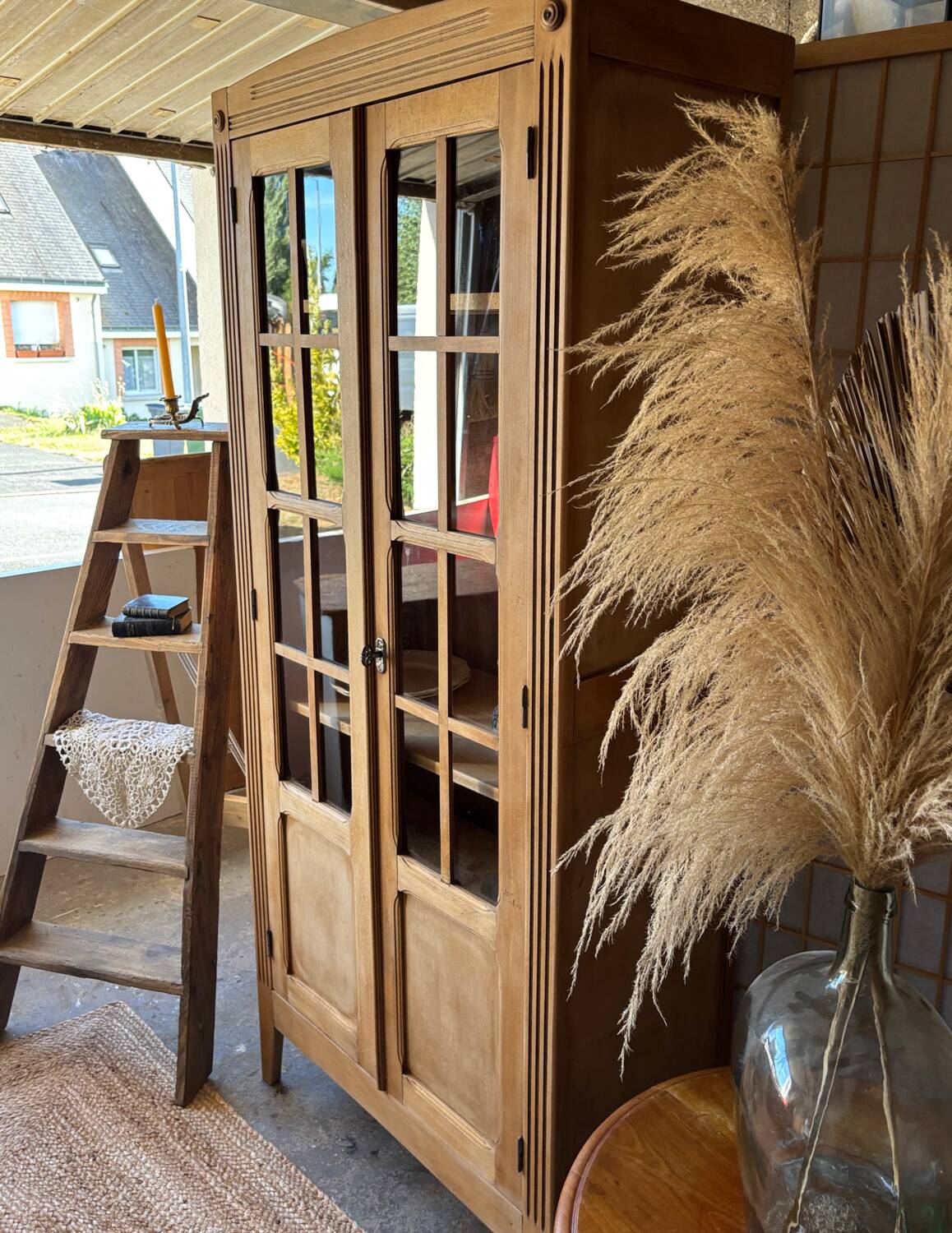 Parisian display case in raw wood