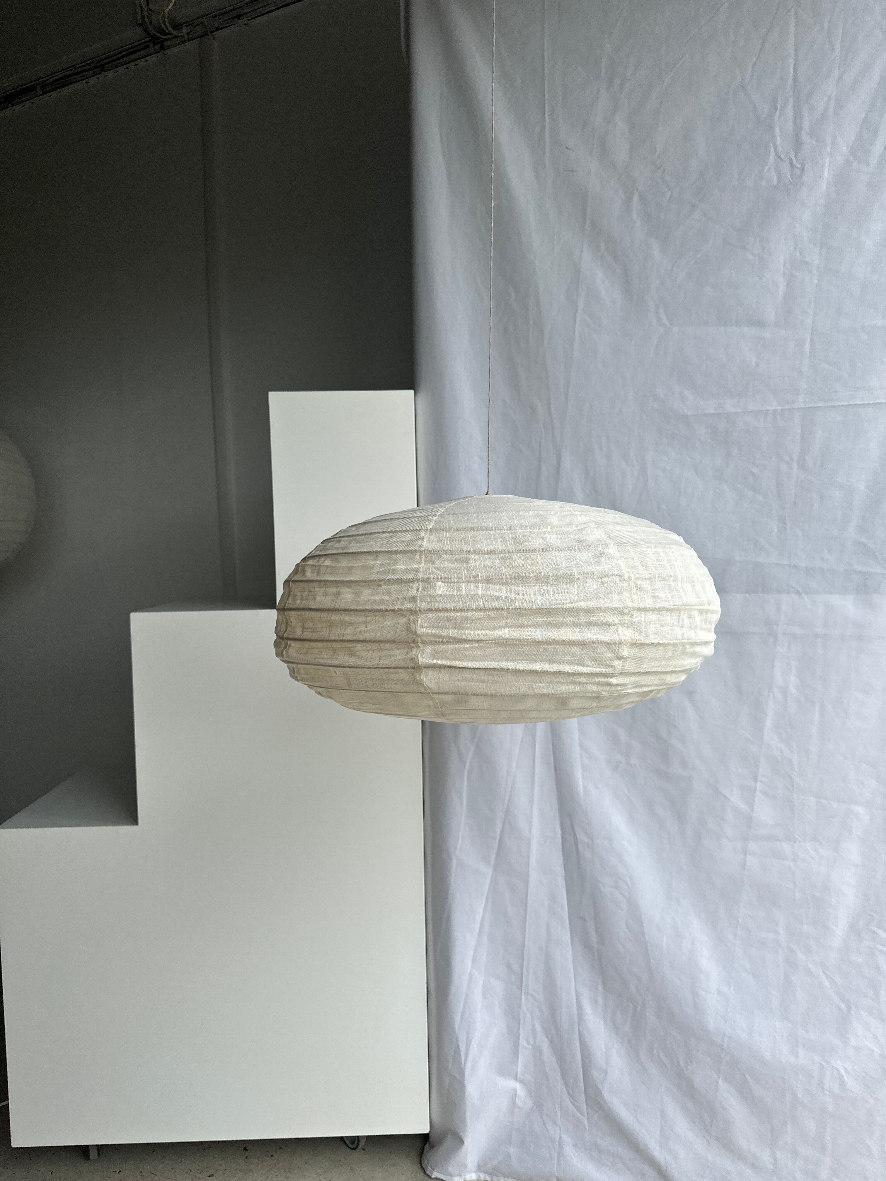 Suspension in rattan and natural linen Japanese style flattened oval h35 d60