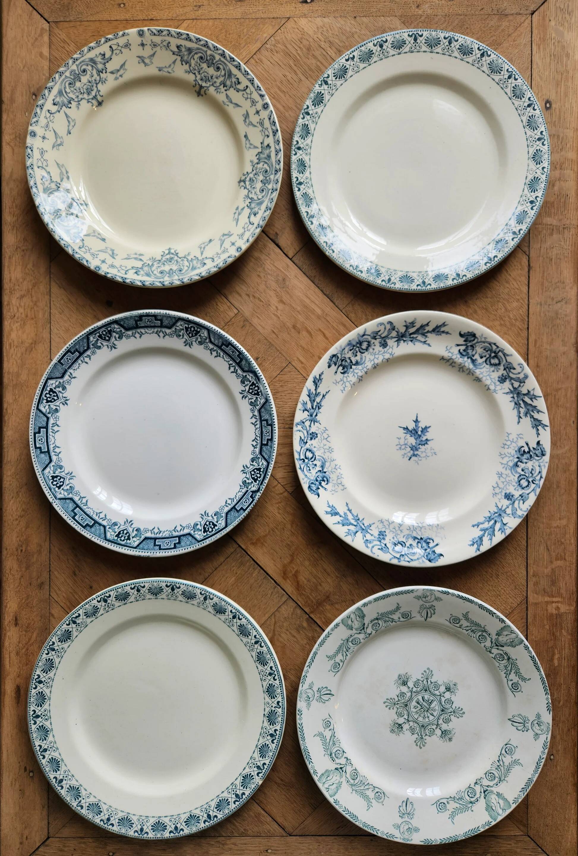 Assiettes plates anciennes dépareillées terre de fer