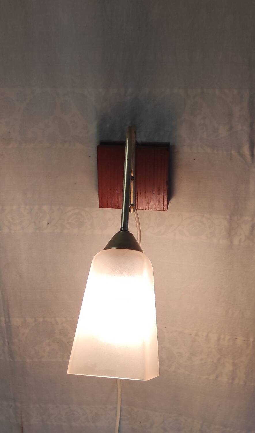 Vintage wall lights in wood, brass and glass - mid. 20th century