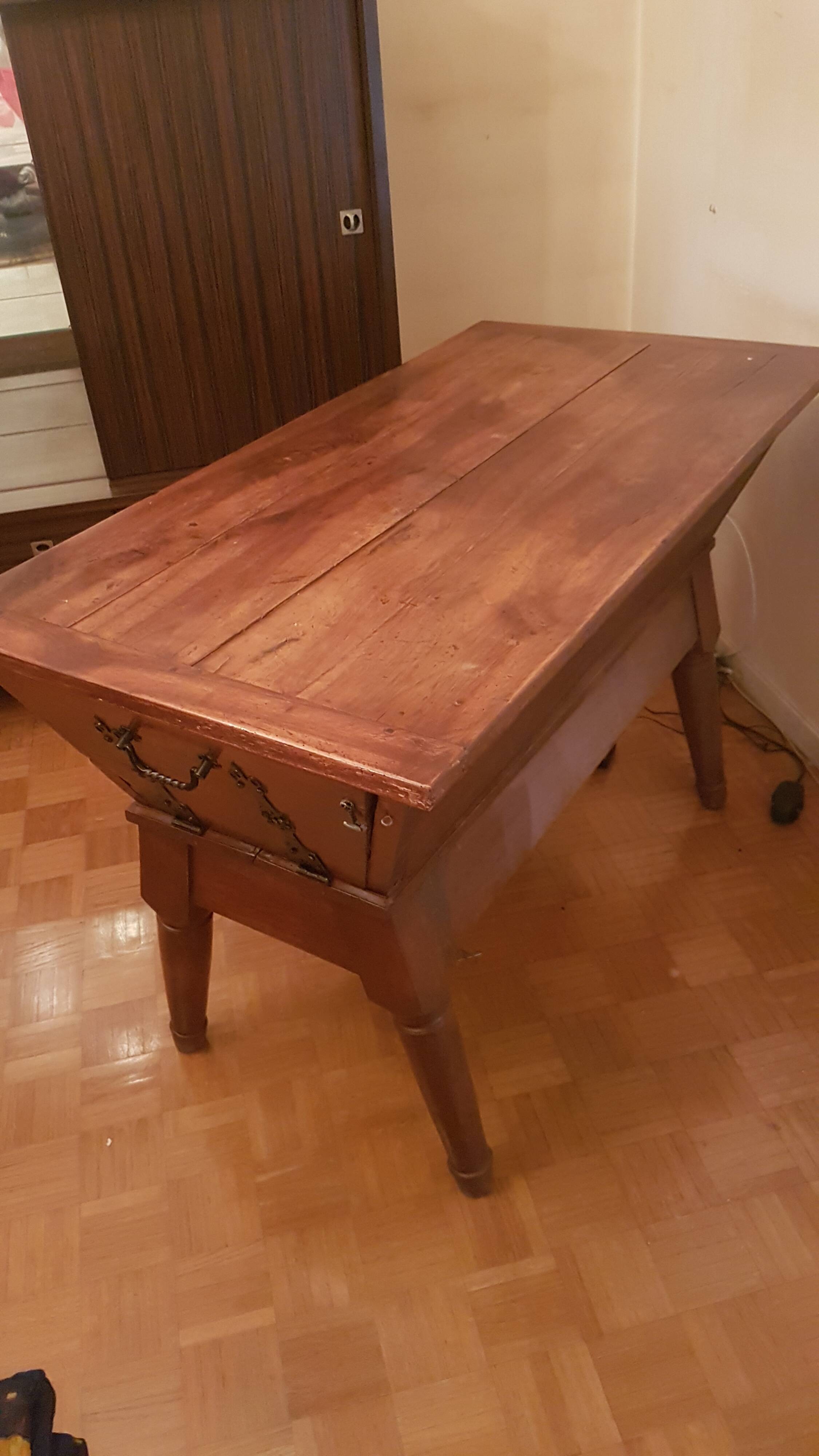 Petrin walnut bar table