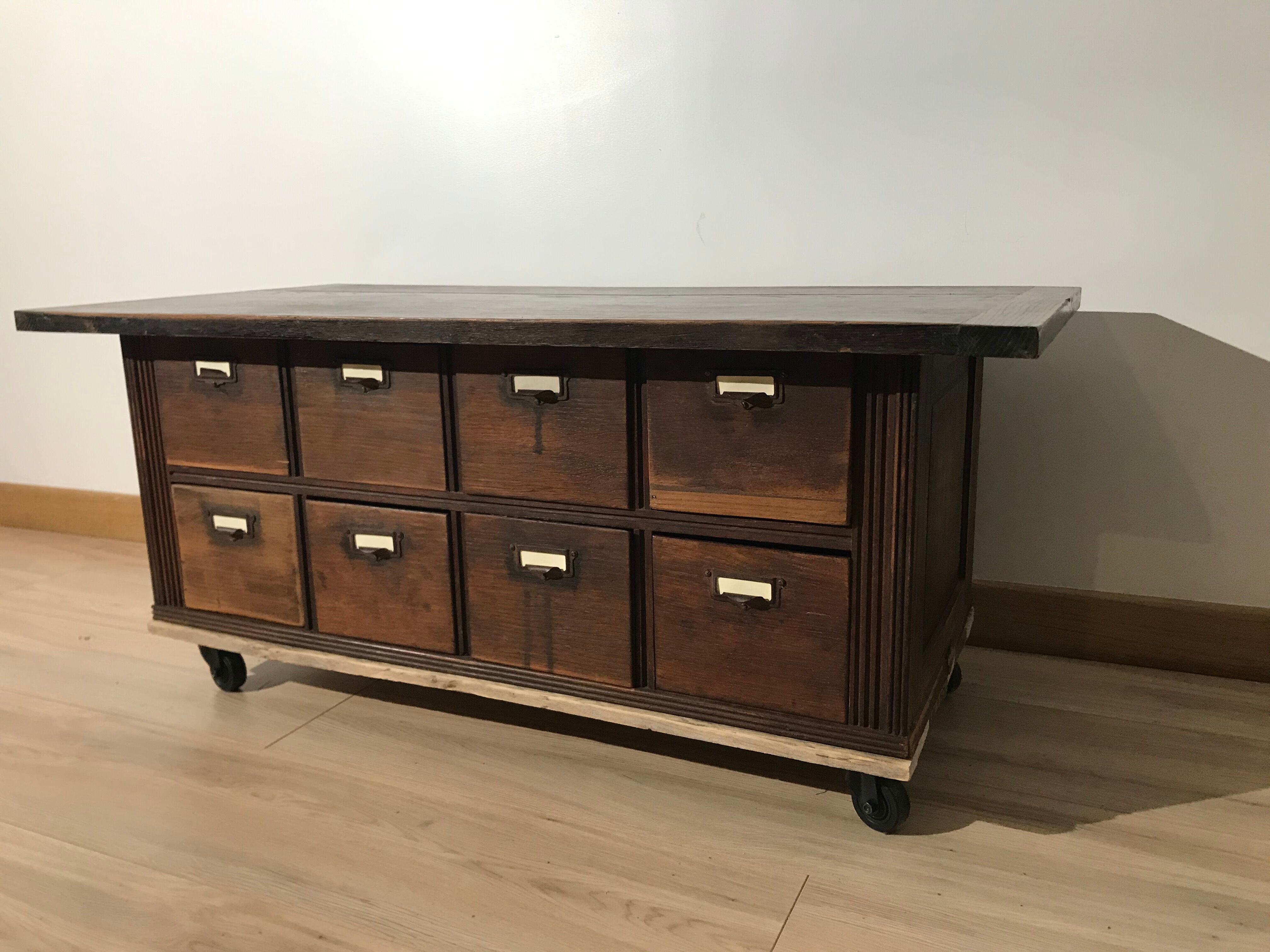 Professional furniture revisited in coffee table