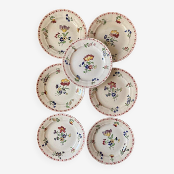 7 hand-painted flowered dinner plates.