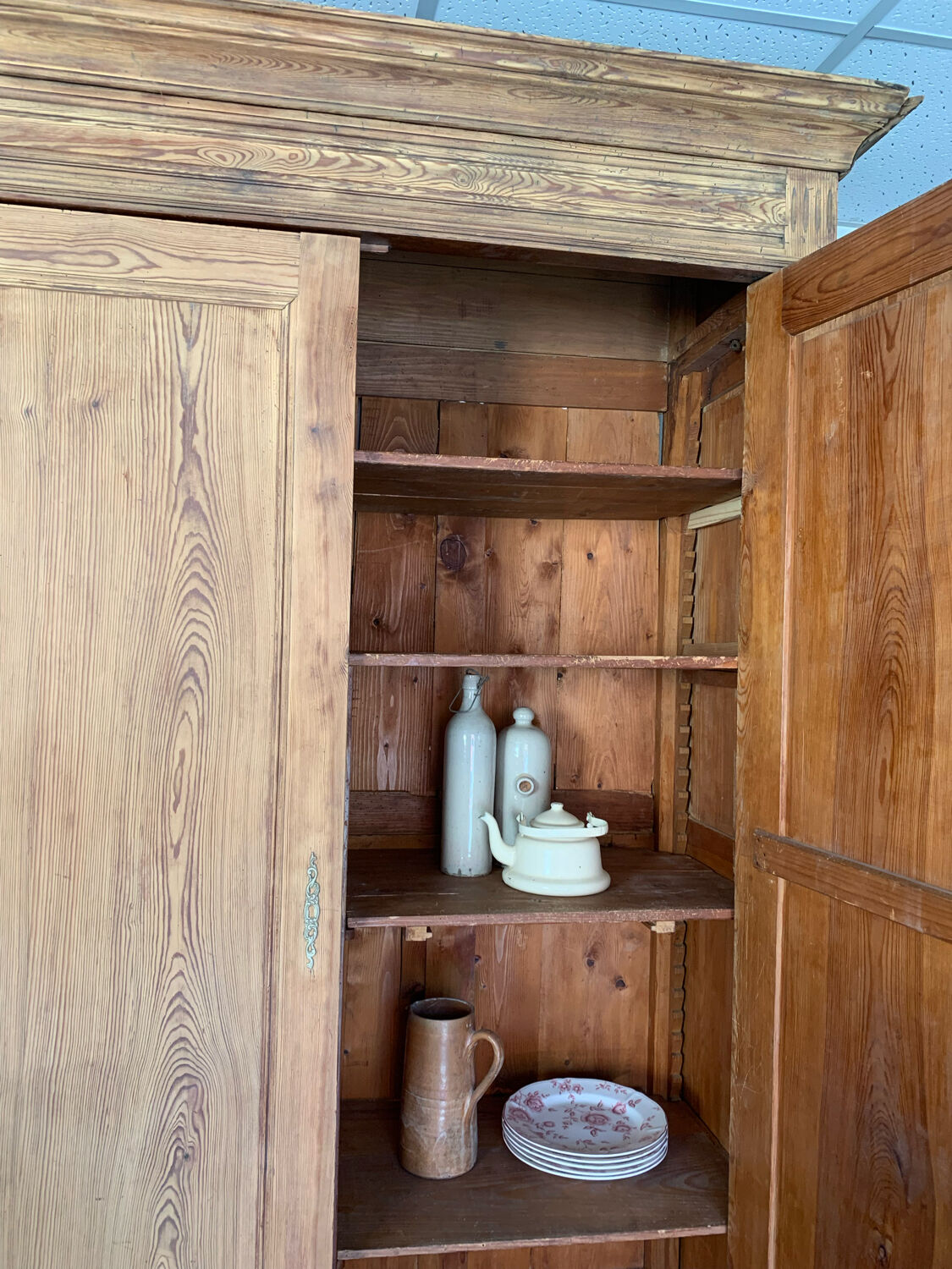 Country cabinet