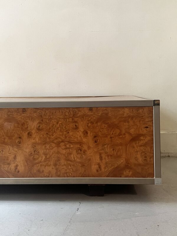 Table basse en loupe d'orme et chrome dans le gout de Willy Rizzo, 1970