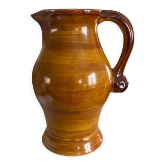 Camel vintage pitcher