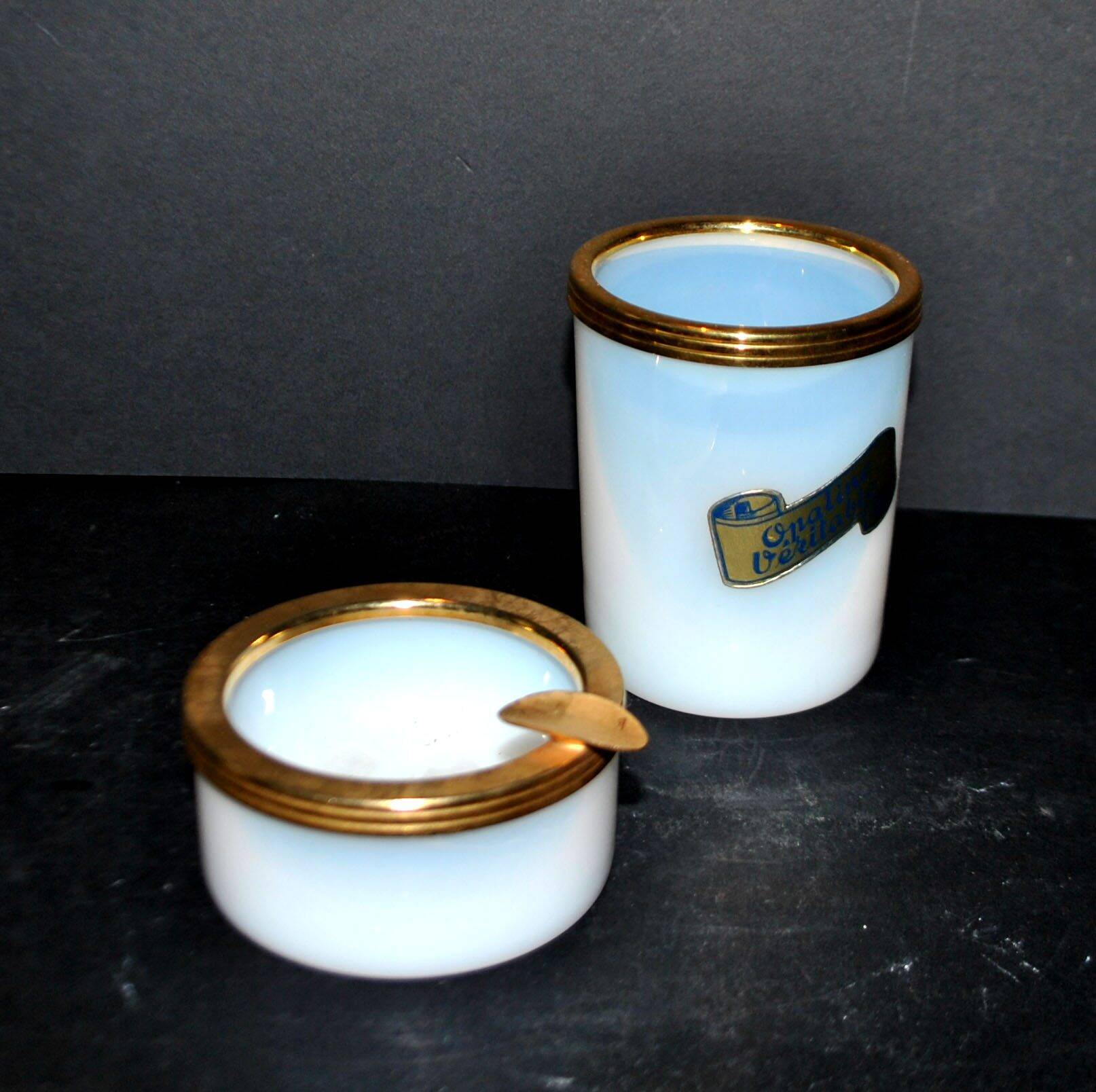 Cendrier vintage en verre opaline blanche et gobelet à cigarette opaline véritable