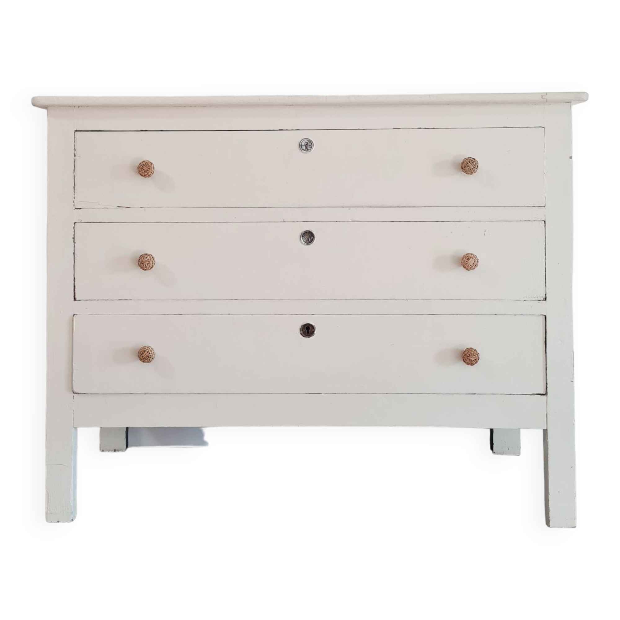 Old white wooden chest of drawers