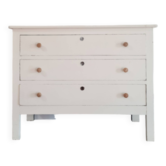 Old white wooden chest of drawers