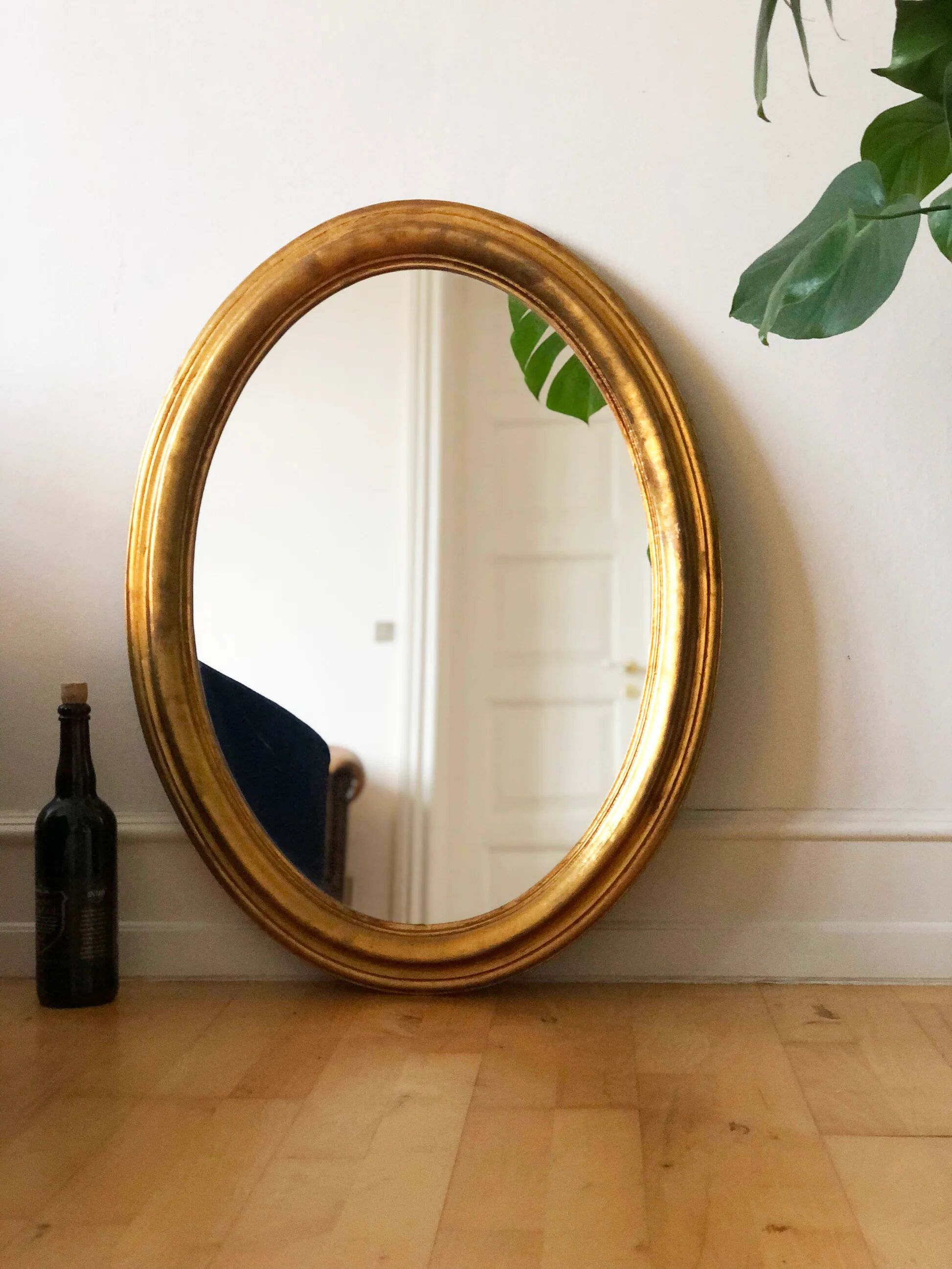 Vintage oval giltwood mirror – Hollywood Regency, Belgium, 1970s