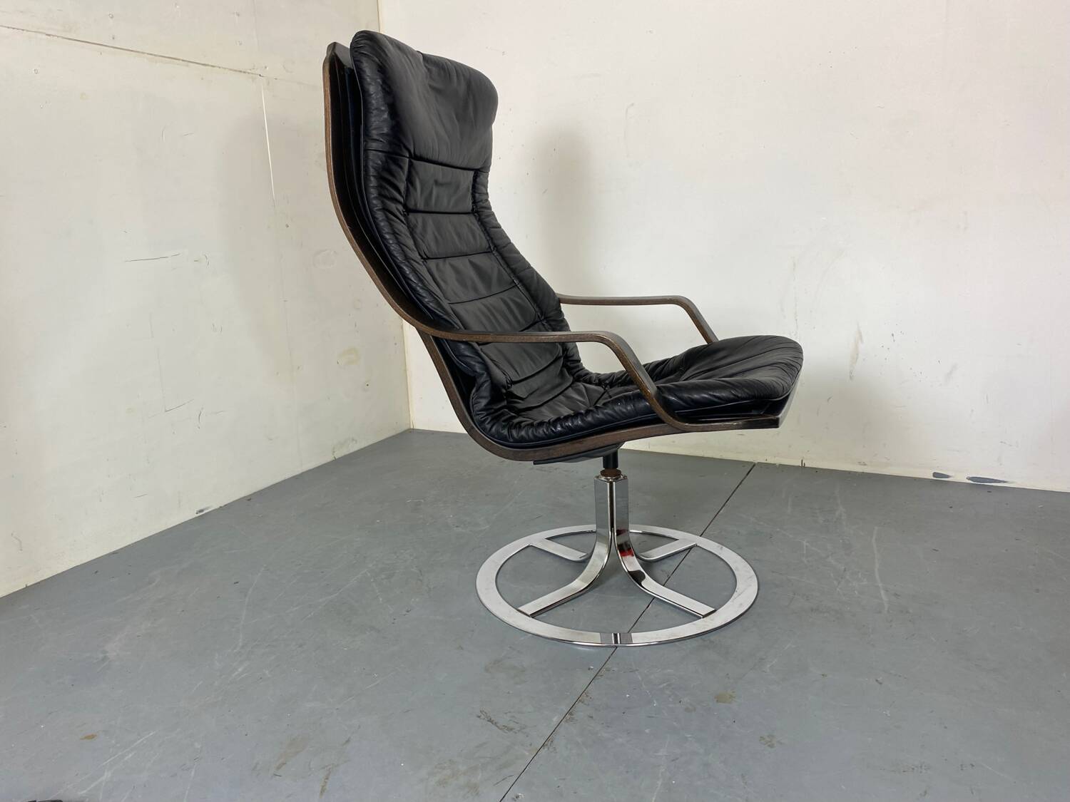 Chaise pivotante suédoise du milieu du siècle de Göte Möbler, années 1970