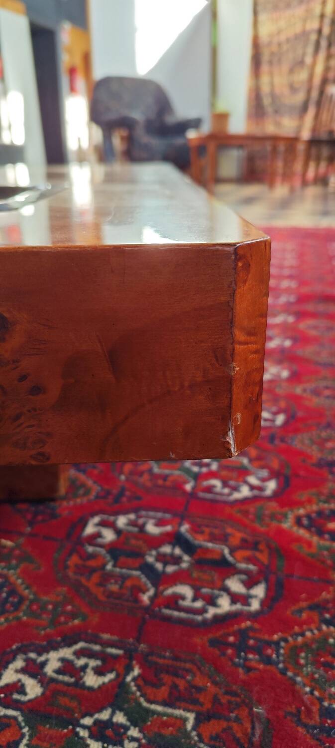 Table basse en loupe d'orme, par Roche Bobois, 1970