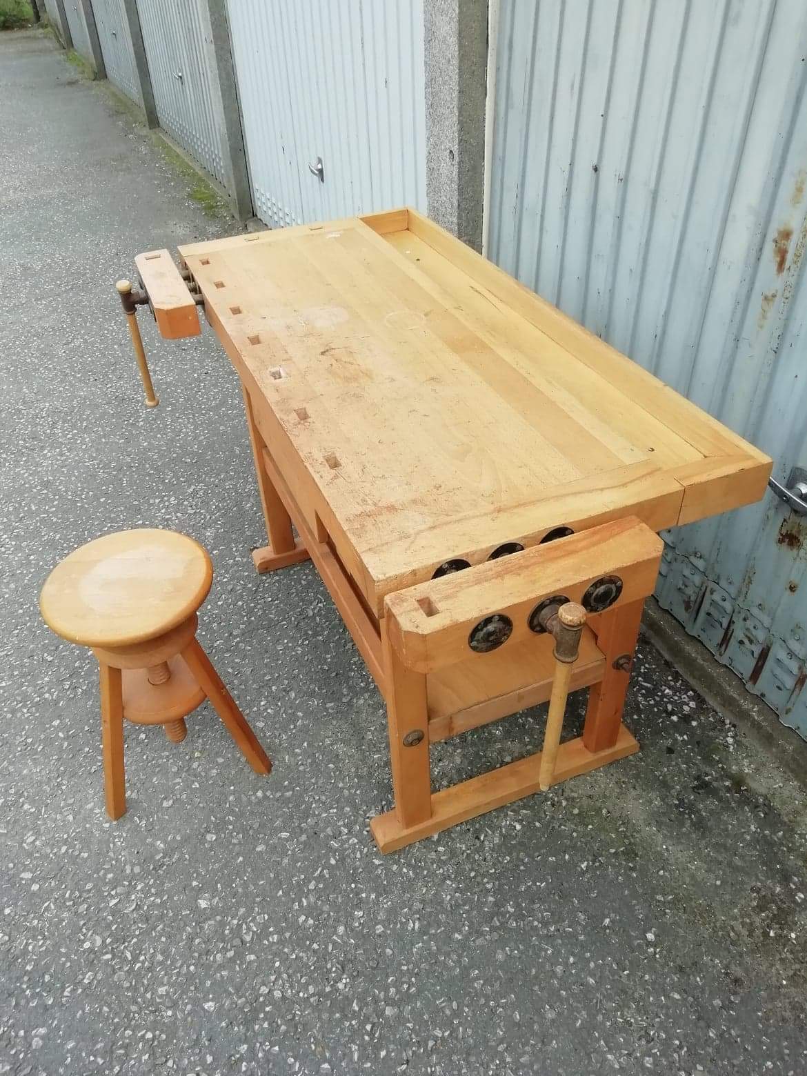 Etabli meuble industriel atelier de artiste Claude Lagouche  avec tabouret