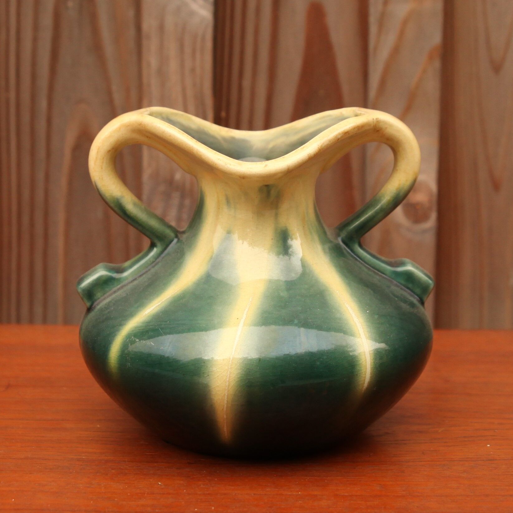 Ceramic vase with Thulin handle