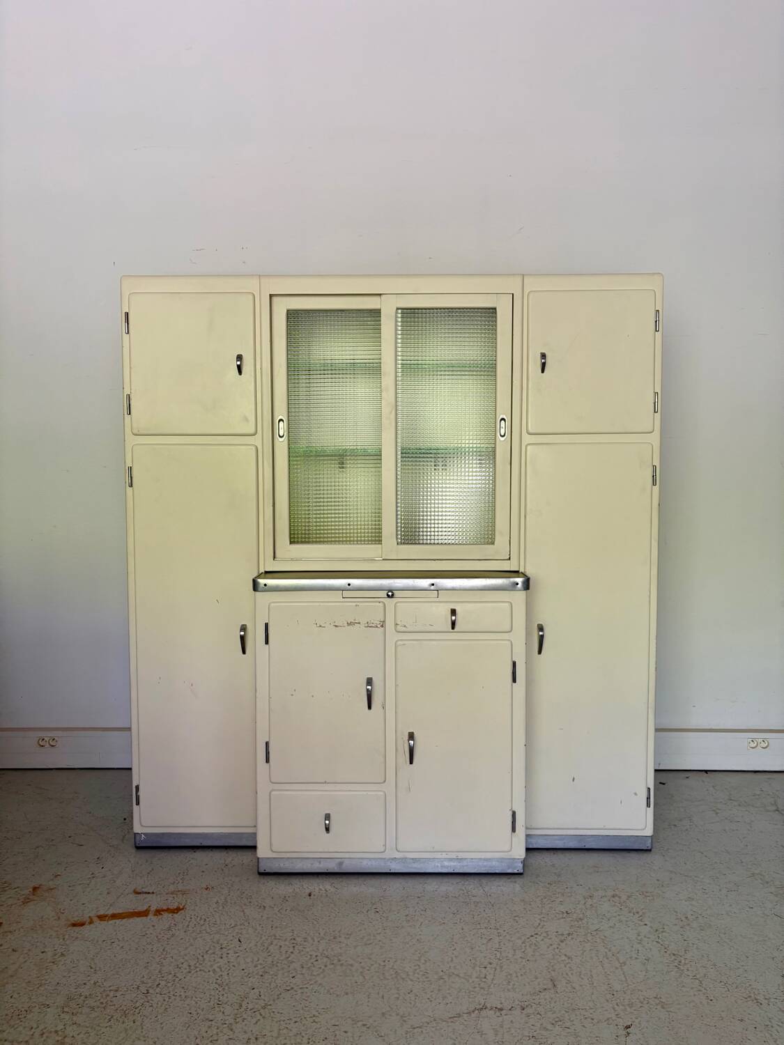 Vintage 1950s painted wooden sideboard – display cabinet, drawers and shelves –