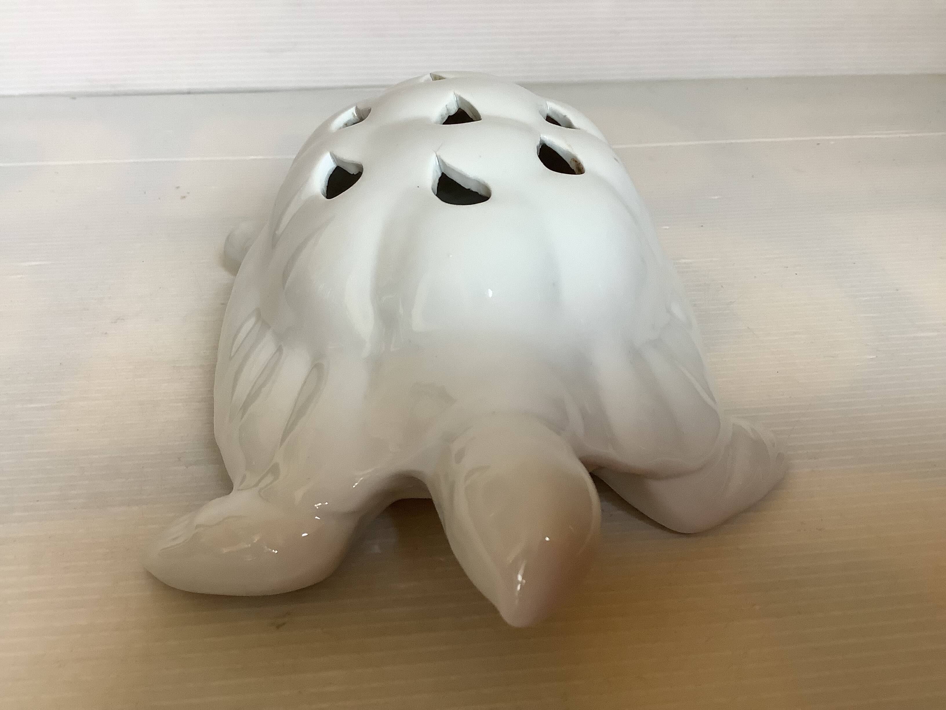 Vase turtle flower holder