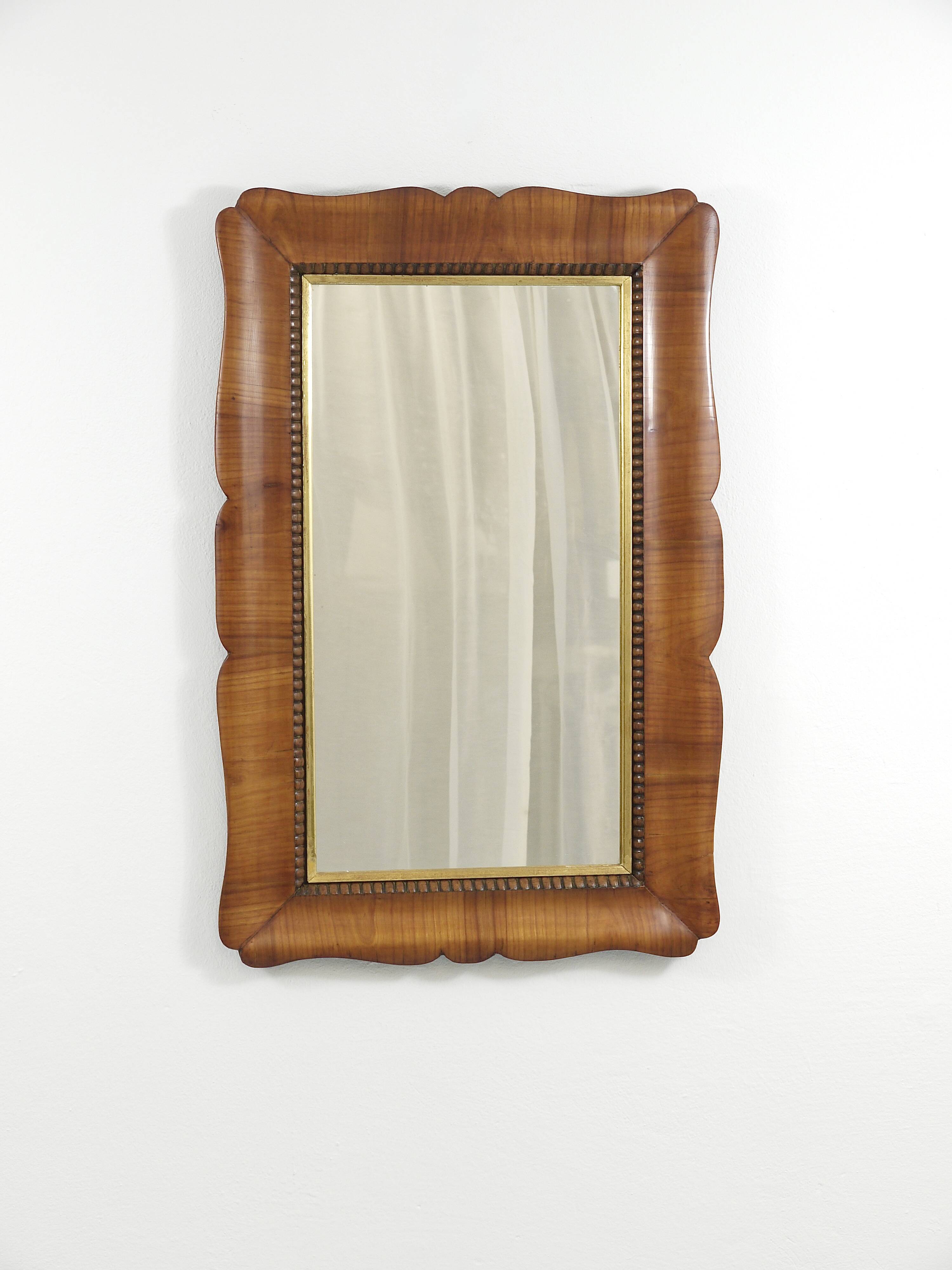 Miroir rectangulaire en bois de cerisier doré sculpté et festonné de style Biedermeier, Vienne