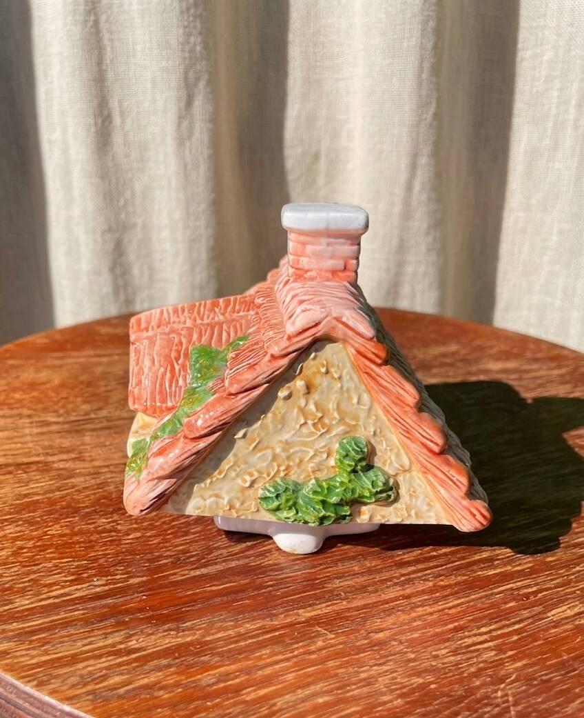 Teapot earthenware cricket club