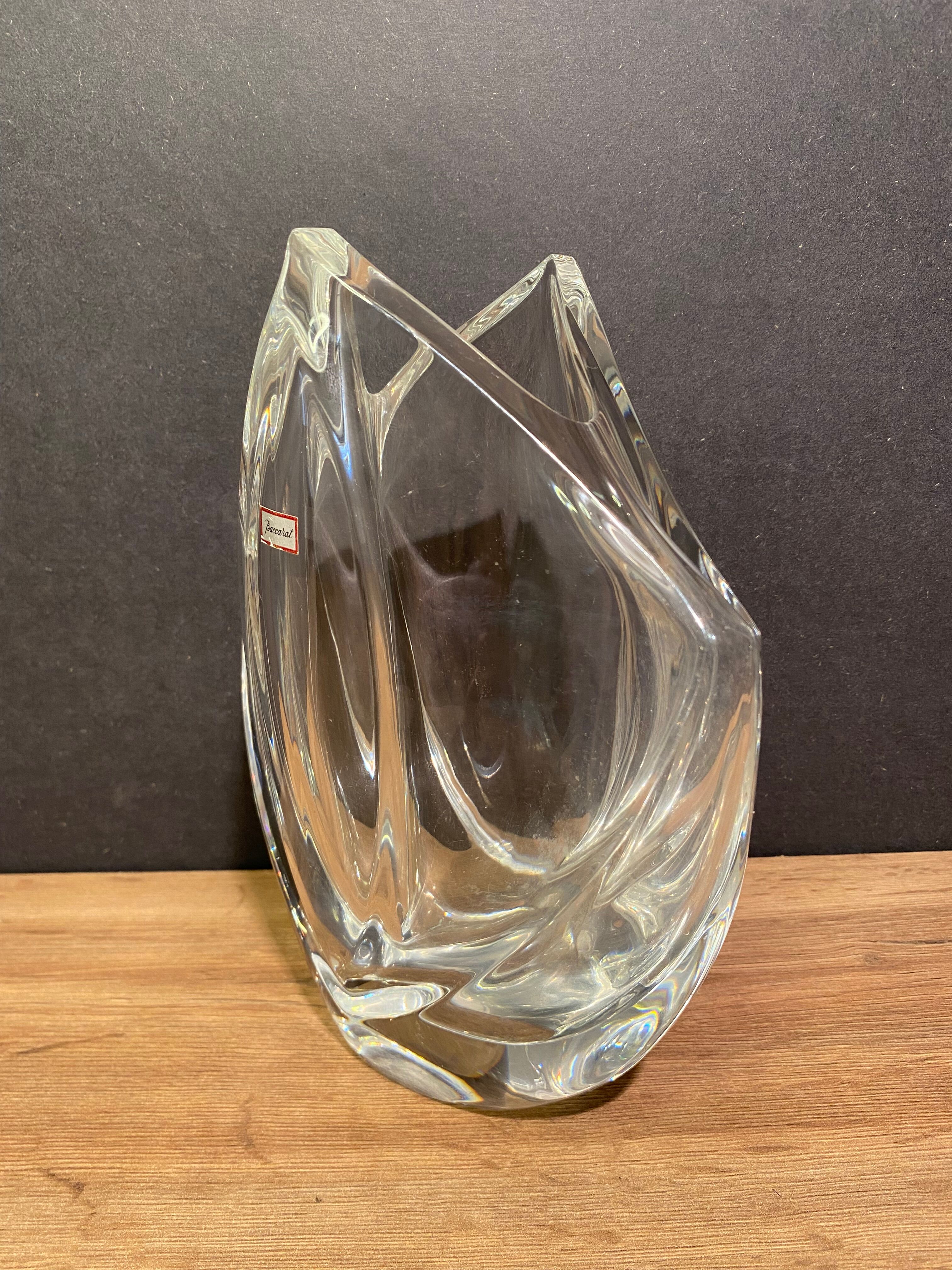 Stylized crystal vase signed Baccarat