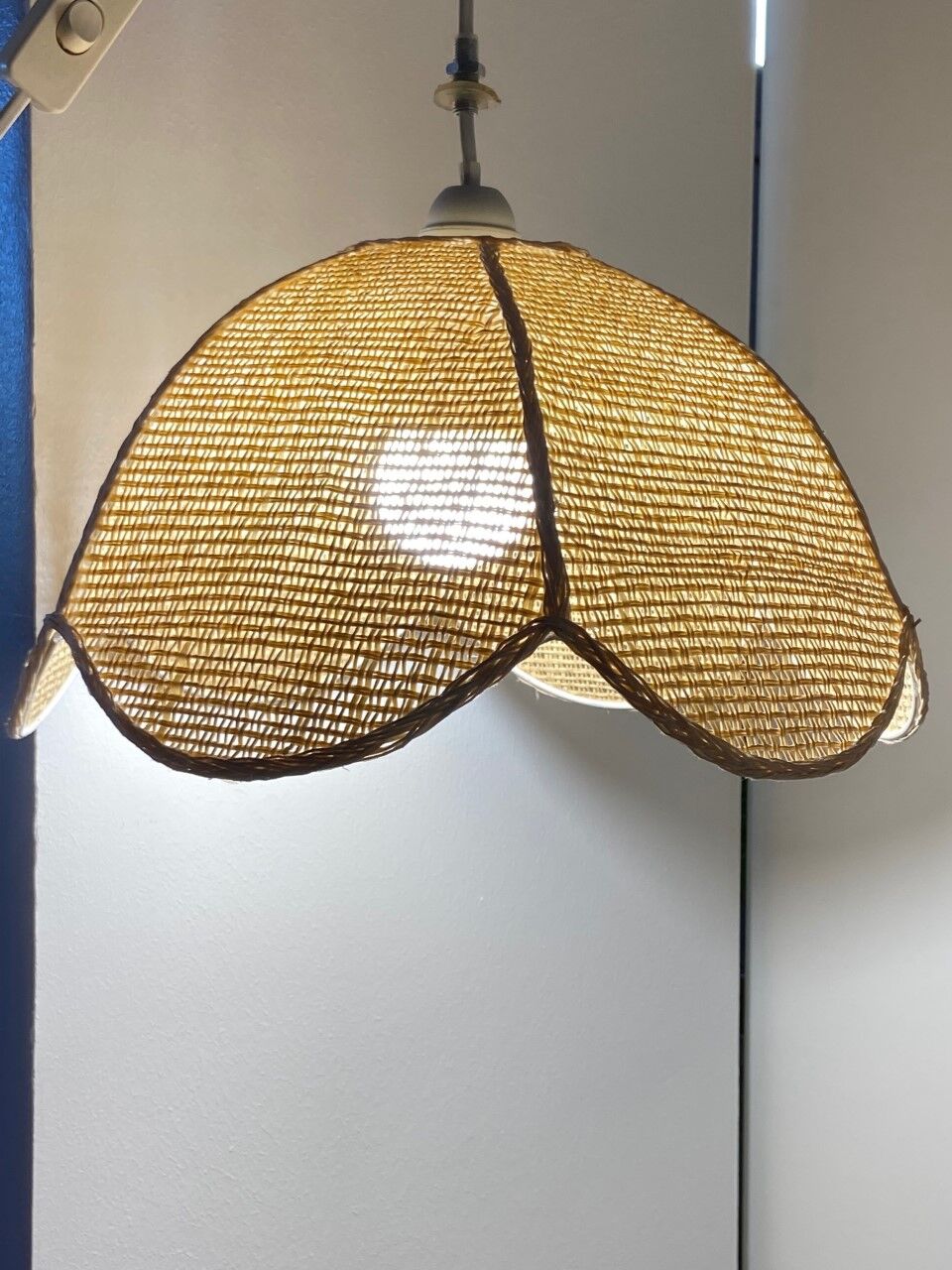 Rattan suspension, cannage flower shape