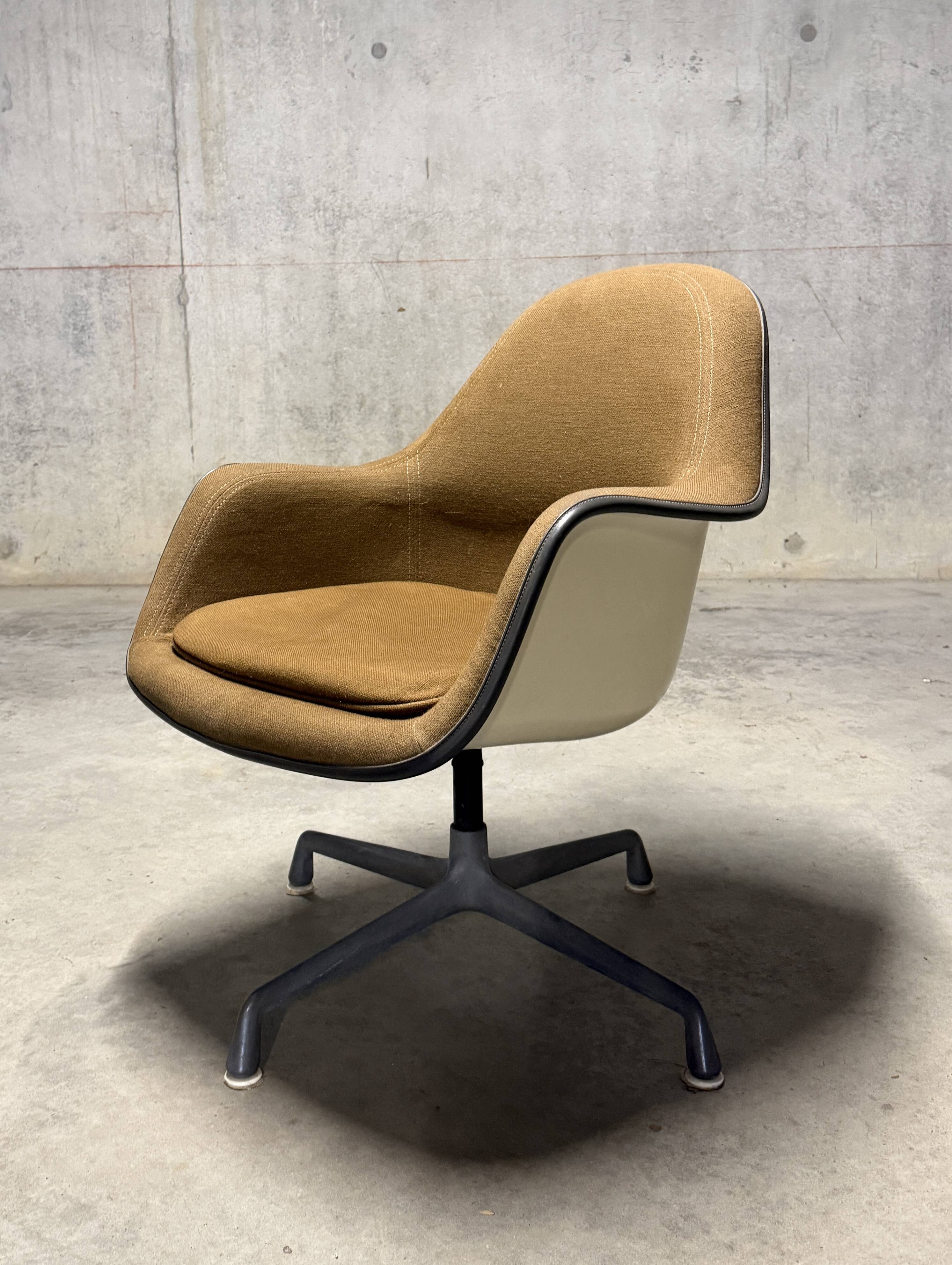 "Loose Cushion" armchair by Charles & Ray Eames for Herman Miller 1970