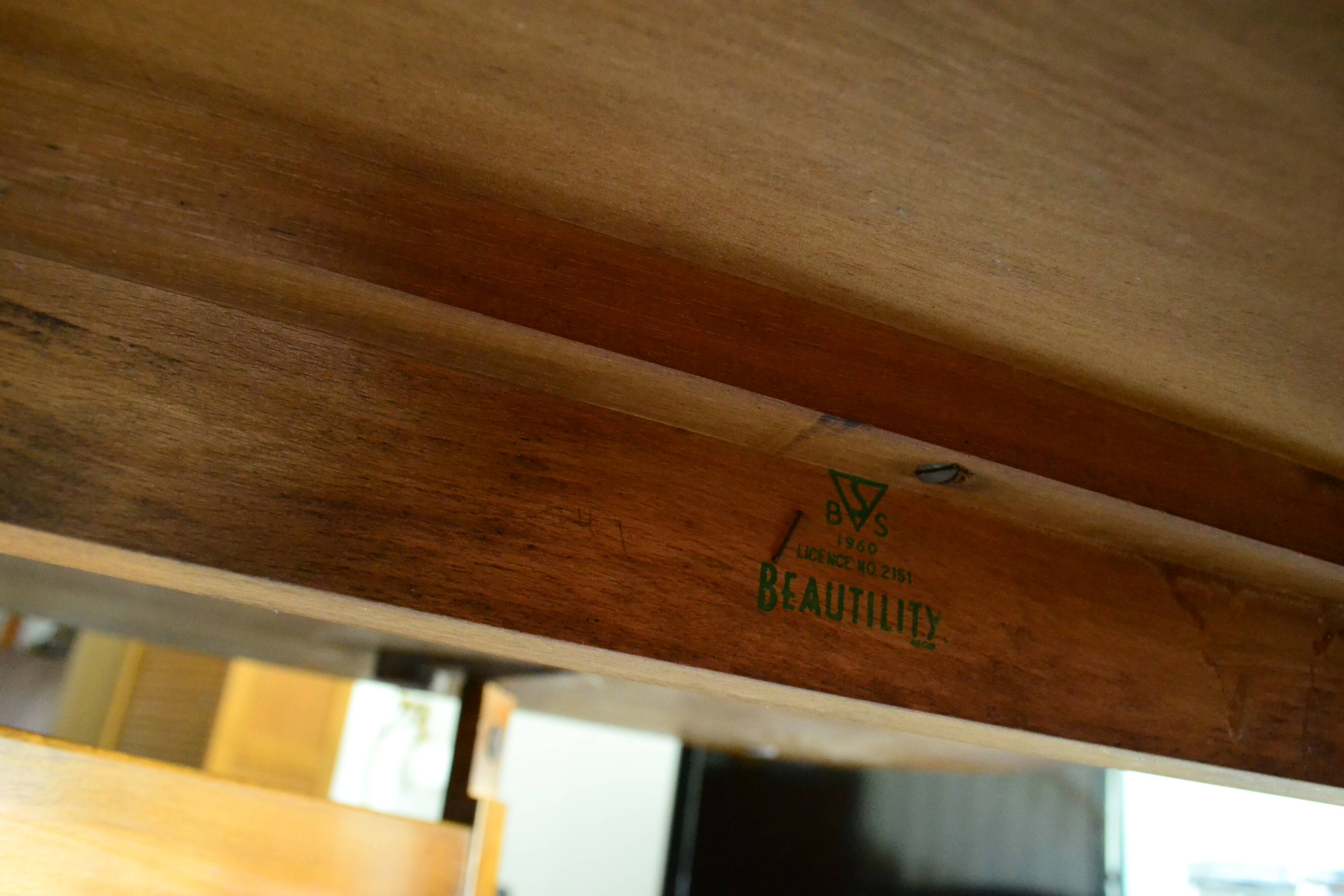 English mahogany folding gateleg table